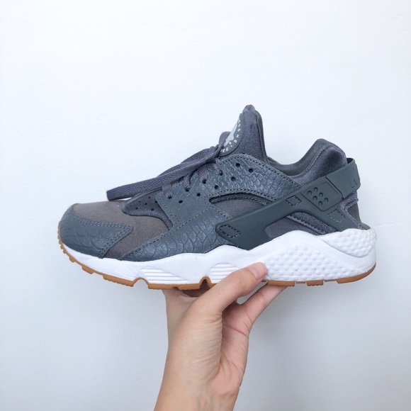 Sold❌ Nike huaraches - Picture 2 of 3